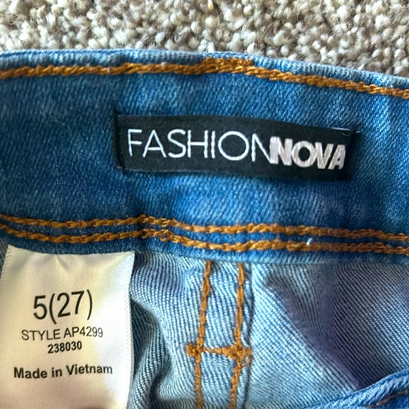 Fashion Nova Jeans - Picture 6 of 6